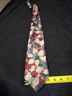 100% SILK MEN'S NECKTIE CARMEL-BY-THE-SEA